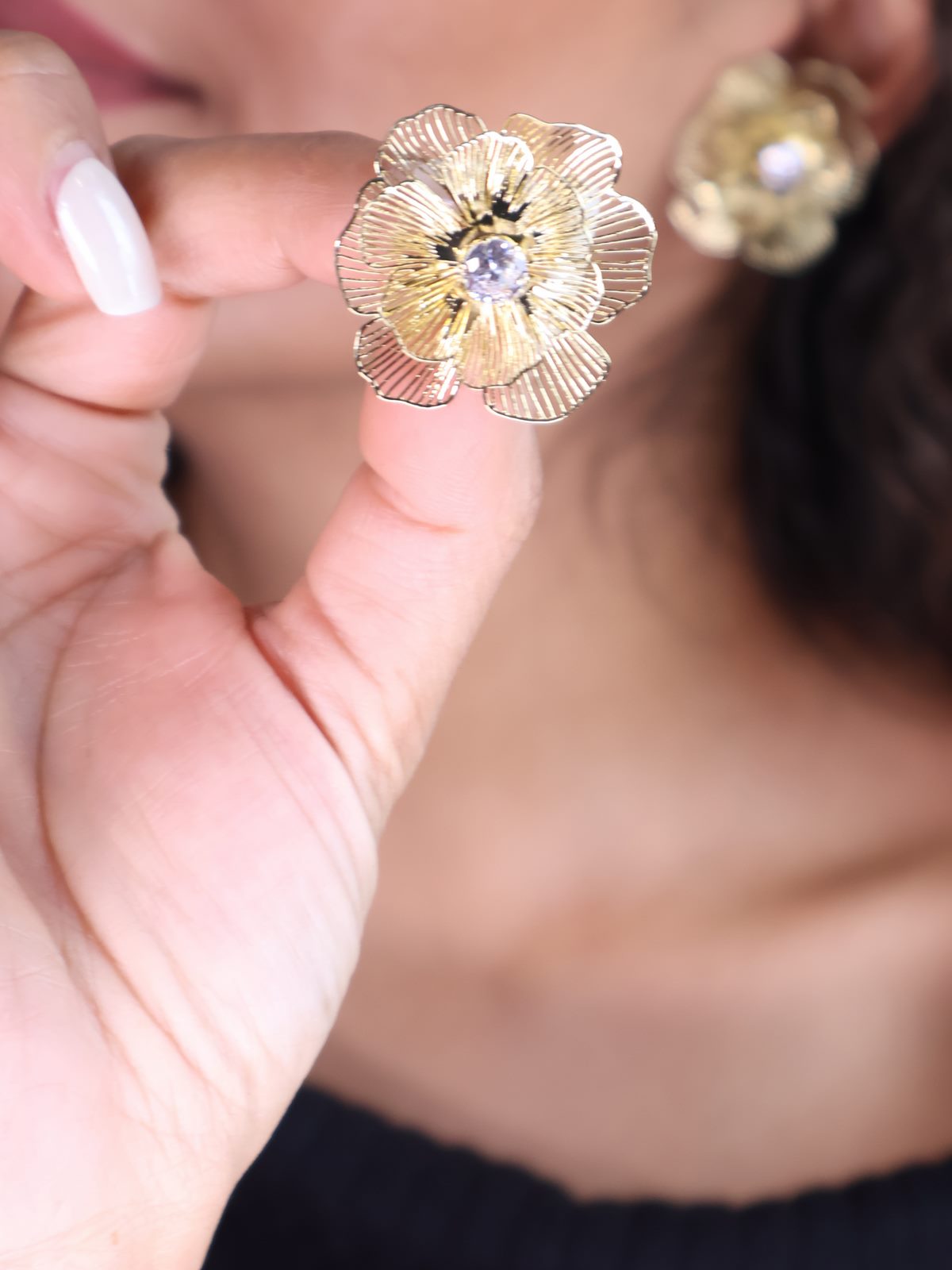 IMG_0650 گوشواره زنانه گل و نگین کد E1102 - Image 1