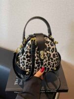کیف دوشی زنانه وارداتی مدل STONE کد k901