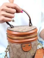 کیف دوشی استوانه ای COACH - Image 4